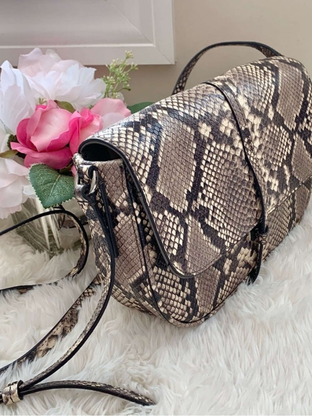 Lk New Banana Republic Snake Print Leather Crossbody purse - Picture 3 of 15